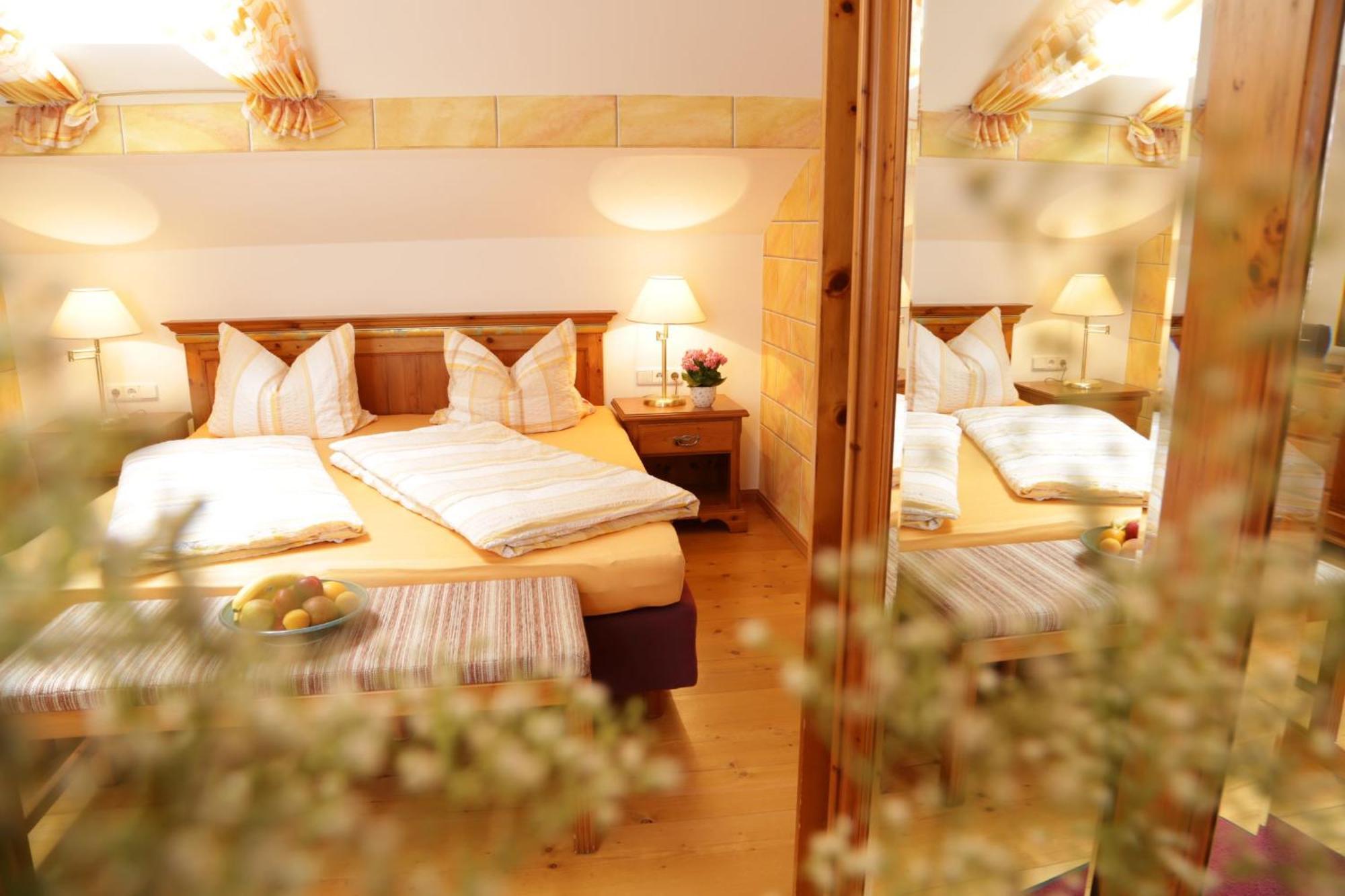 Lindlweberhof Hotel Rosenheim Bagian luar foto